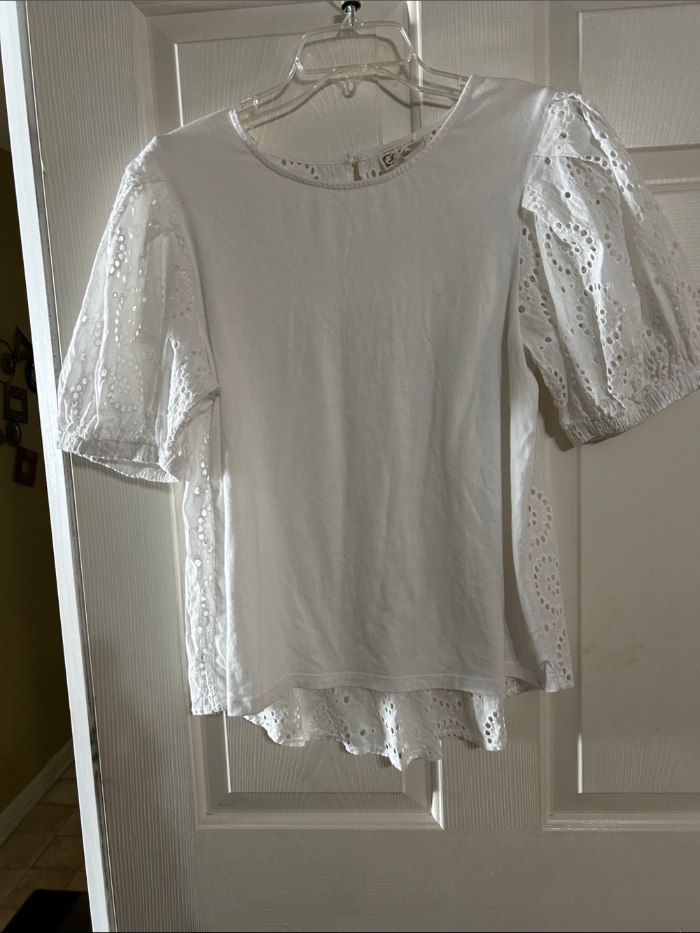 Women's White Eyelet Puff Sleeve Blouse - Classic Cotton